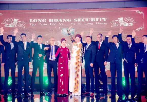 bui-thi-ha-291-12-ngoisao.vn-w580-h403 14 Đàm Vĩnh Hưng, Đàm Vĩnh Hưng, Sao Việt