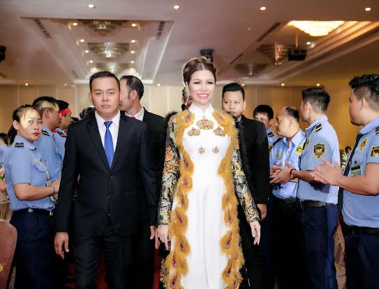 bui-thi-ha-291-2-ngoisao.vn-w543-h415 24 Đàm Vĩnh Hưng, Đàm Vĩnh Hưng, Sao Việt