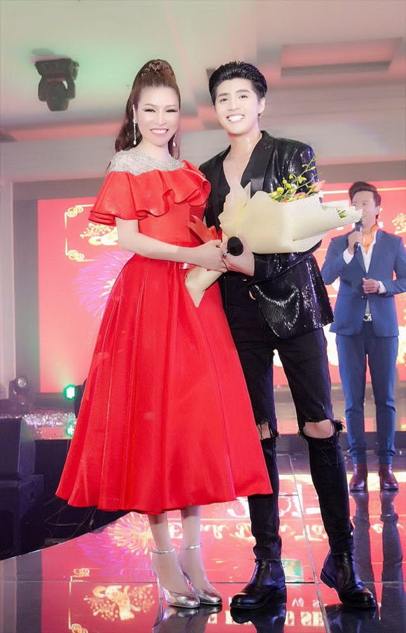 bui-thi-ha-291-6-ngoisao.vn-w580-h904 18 Đàm Vĩnh Hưng, Đàm Vĩnh Hưng, Sao Việt