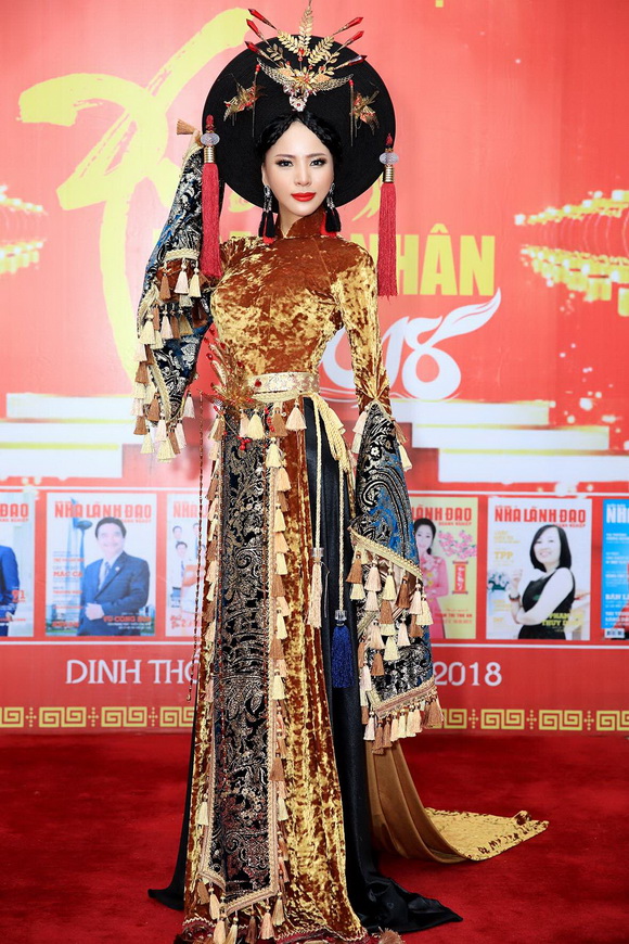 Á hậu Ngọc Quỳnh, sao việt