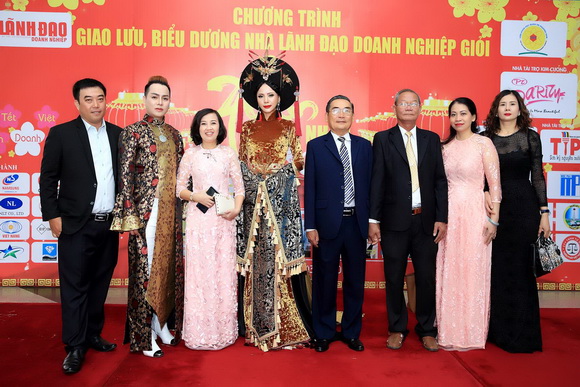 Á hậu Ngọc Quỳnh, sao việt