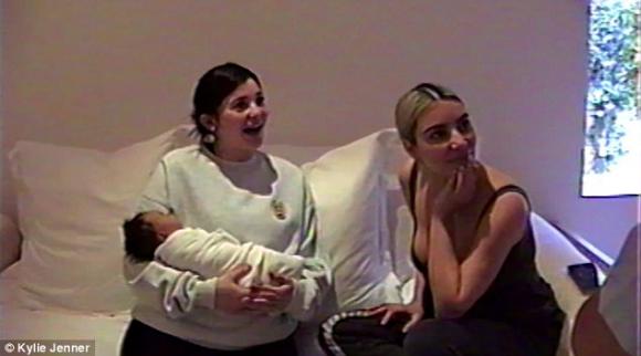 Kylie Jenner, con gái kylie jenner, bức ảnh đầu tiên con gái kylie jenner 