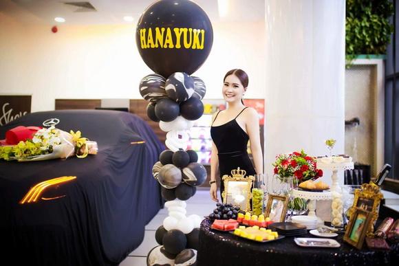 di-bang-102-2-ngoisao.vn-w580-h387 4 Di Băng, Maybach S450