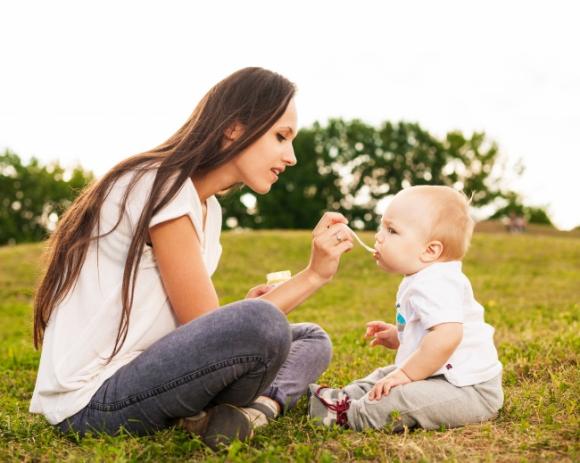 chăm sóc trẻ sơ sinh, chăm con, sai lầm trong chăm con