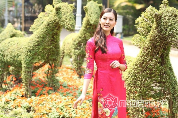 ao-dai-sao-viet-142-12-ngoisao.vn-w580-h386 5 Hoa hậu Đào Thị Hà, Trần Trung, Sao Việt