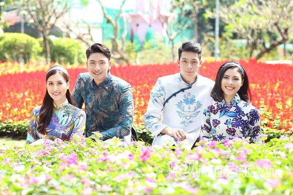 ao-dai-sao-viet-142-13-ngoisao.vn-w580-h386 4 Hoa hậu Đào Thị Hà, Trần Trung, Sao Việt