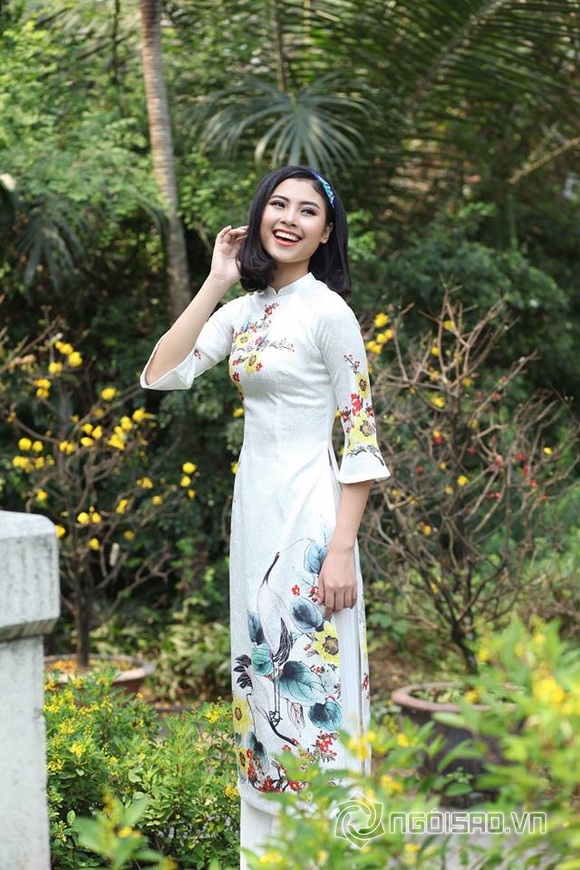 ao-dai-sao-viet-142-8-ngoisao.vn-w580-h870 9 Hoa hậu Đào Thị Hà, Trần Trung, Sao Việt