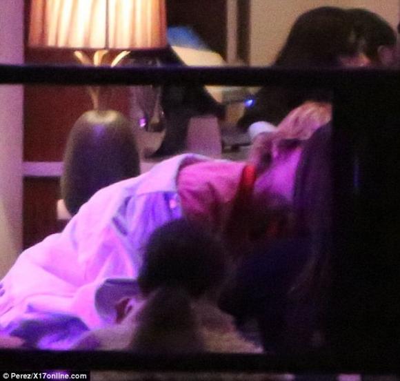 Selena Gomez và Justin Bieber,valentine lang man, khóa môi nhiệt tình