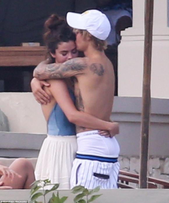 Selena Gomez và Justin Bieber, ôm hôn nồng nhiệt, đám cưới bố chồng tương lai