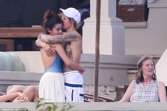 Selena Gomez và Justin Bieber, ôm hôn nồng nhiệt, đám cưới bố chồng tương lai