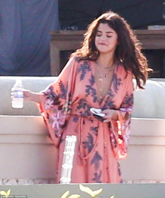Selena Gomez và Justin Bieber, ôm hôn nồng nhiệt, đám cưới bố chồng tương lai
