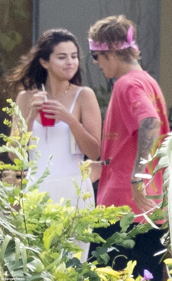 Selena Gomez và Justin Bieber, kết hôn và có con, tham dự đám cưới bố