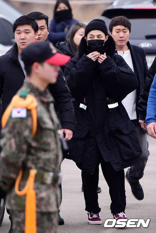 nam ca sĩ G-Dragon, đi nghĩa vụ quân sự, nhập ngũ, rừng người hâm mộ