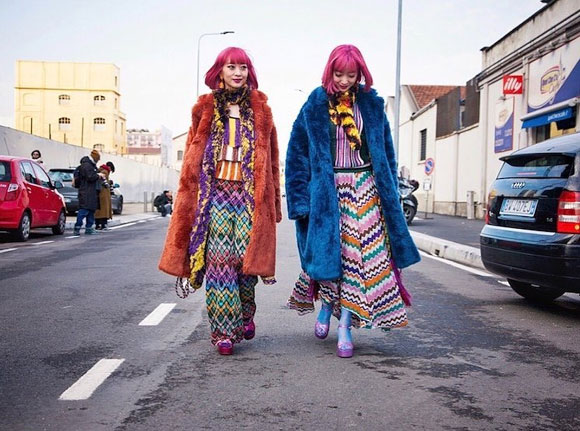 cặp chị em song sinh, Ami và Aya Suzuki, tuần lễ thời trang thế giới