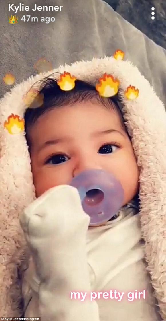 em gái Kim Kylie Jenner, con gái kylie jenner, gương mặt xinh như búp bê