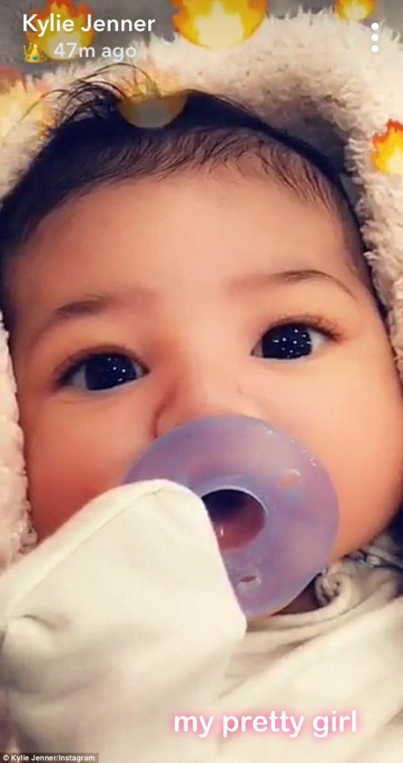 em gái Kim Kylie Jenner, con gái kylie jenner, gương mặt xinh như búp bê