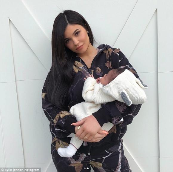 em gái Kim Kylie Jenner, con gái kylie jenner, gương mặt xinh như búp bê