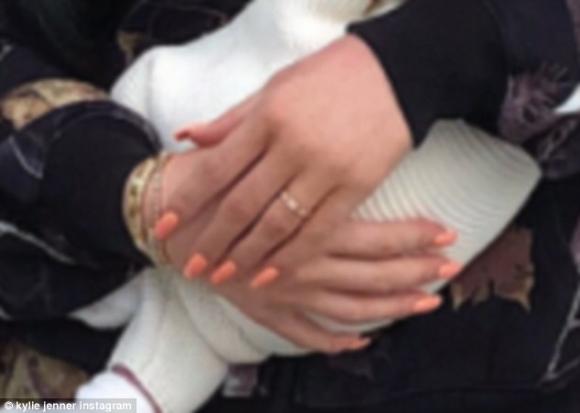 em gái Kim Kylie Jenner, con gái kylie jenner, gương mặt xinh như búp bê