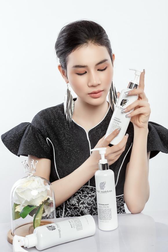 jenny-tran-53-4-ngoisao.vn-w580-h870 2 Hoa hậu Jenny Trần, Dưỡng trắng da, Sản phẩm làm trắng từ thiên nhiên