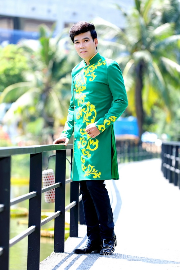 Ca sĩ Hồ Quang Lộc, sao việt