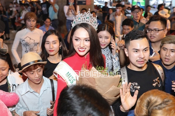 Hoa hậu Chuyển giới Quốc tế 2018, Hương Giang, sao việt