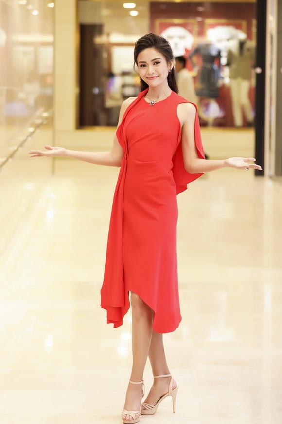 Hoa hậu H'Hen Niê,á hậu hoàng thùy,á hậu mâu thủy