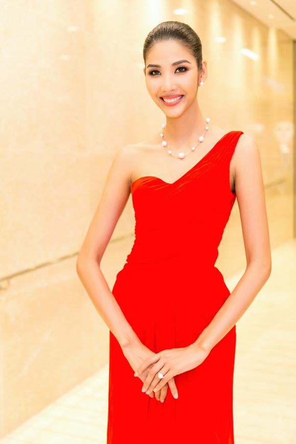 Hoa hậu H'Hen Niê,á hậu hoàng thùy,á hậu mâu thủy