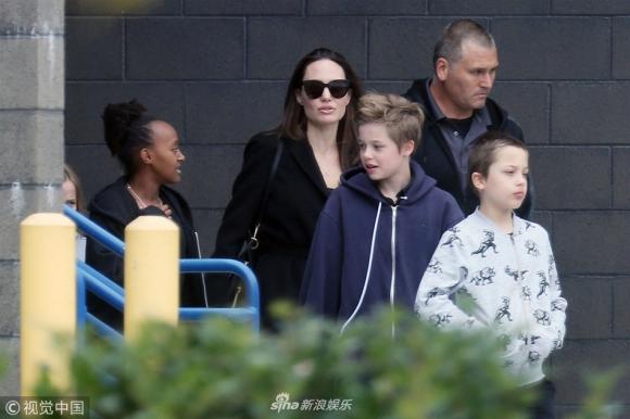 Diễn viên Angelina Jolie, angelina jolie chuẩn bị kết hôn, angelina jolie nhận con nuôi