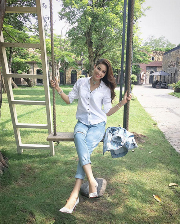 Phạm Hương, áo sơ mi, sao Việt