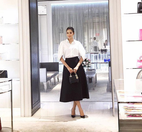 Phạm Hương, áo sơ mi, sao Việt