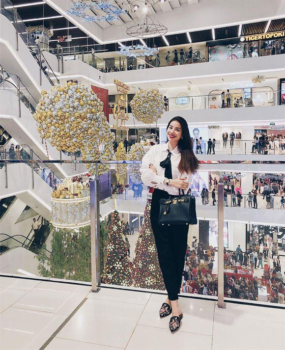 Phạm Hương, áo sơ mi, sao Việt