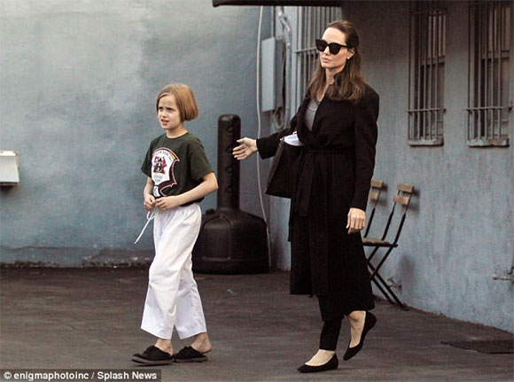 Angelina Jolie, Brad Pitt, Angelina Jolie hẹn hò, sao hollywood