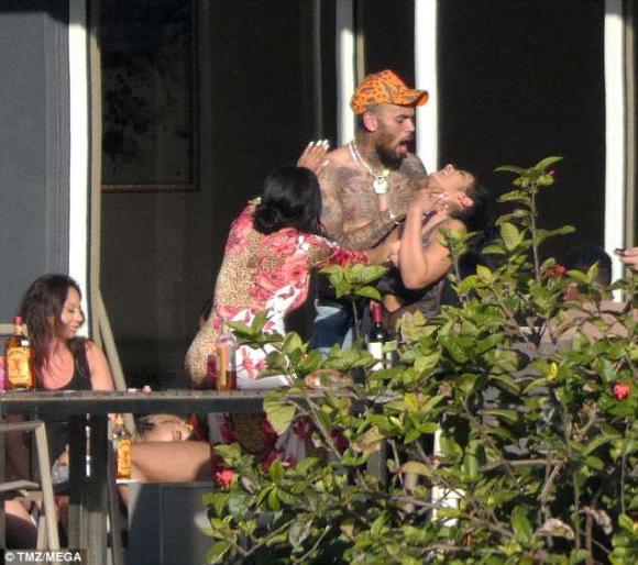 ca sỹ Chris Brown,Chris Brown hành hung phụ nữ, chris brown và rihanna