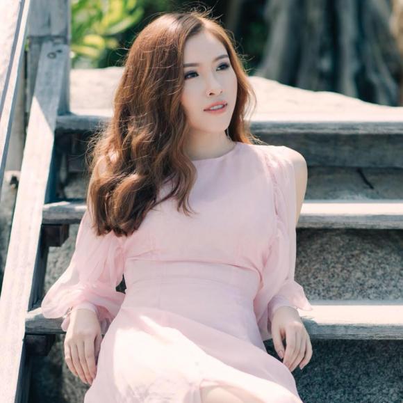 thanh huyền, chân dài, mc vtv
