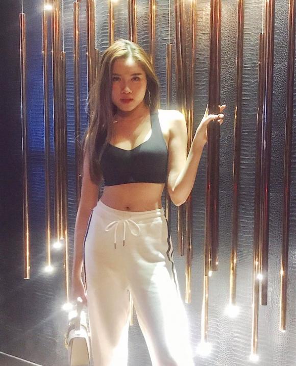 thanh huyền, chân dài, mc vtv