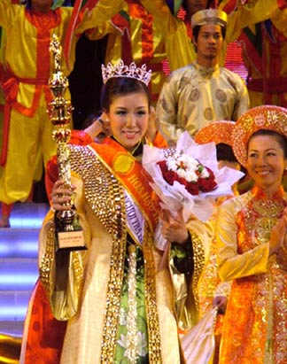 Ngô Phương Lan, Hoa hậu Thế giới người Việt, sao Việt