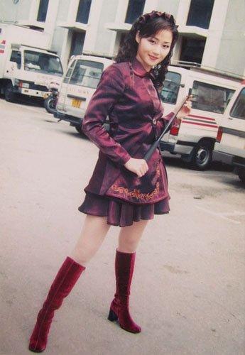 nguoi-phu-nu-khien-chan-tu-dan-cau-hon-4-ngoisao.vn-w345-h500 1 Vạn Ỷ Văn,Chân Tử Đan,sao Hoa ngữ