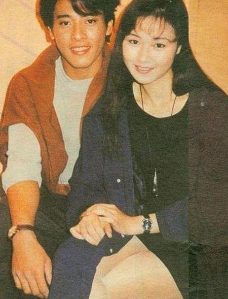 nguoi-phu-nu-khien-chan-tu-dan-cau-hon-5-ngoisao.vn-w450-h589 0 Vạn Ỷ Văn,Chân Tử Đan,sao Hoa ngữ