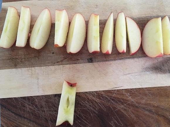 mẹo cắt táo nhanh, mẹo cắt táo tránh bị thâm