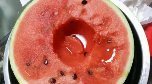 Không được ăn dưa hấu bằng thìa, sức khỏe, những tác hại của việc ăn dưa hấu bằng thìa