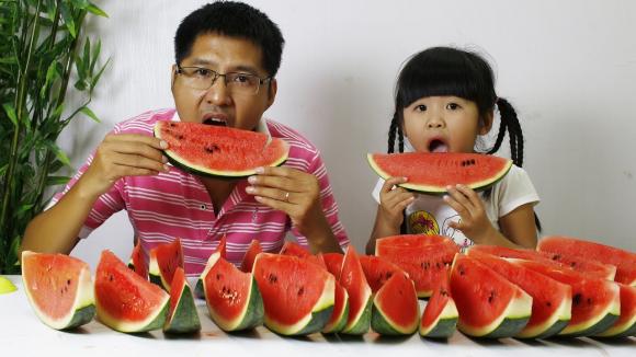 Không được ăn dưa hấu bằng thìa, sức khỏe, những tác hại của việc ăn dưa hấu bằng thìa