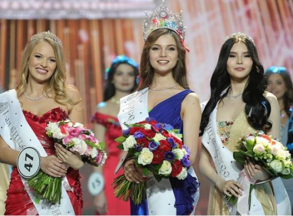 Hoa hậu Nga, hoa hậu nga 2018, răng thưa kém duyên