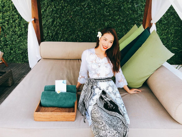 Hoa hậu phạm hương,hoa hậu hoàn vũ việt nam,phạm hương diện trang phục Indonesia