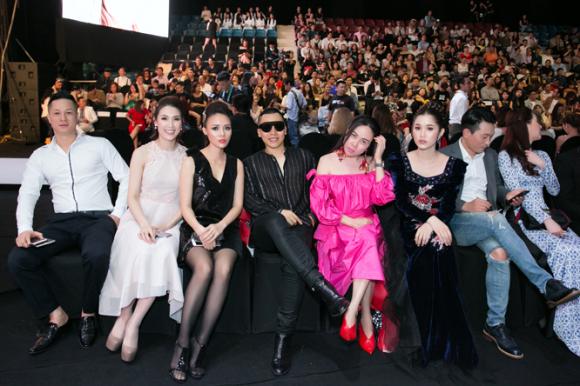 Sarah Tú 3 Doanh nhân Sarah Tú, Tuần lễ thời trang Việt Nam quốc tế 2018