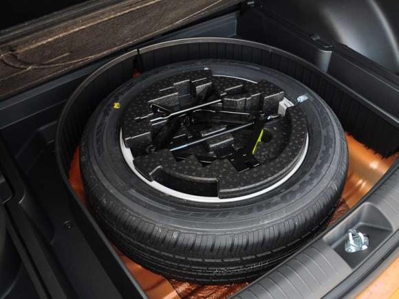 Lốp xe ô tô dự phòng, lốp xe dự phòng luôn nhỏ hơn lốp chính, tại sao lốp xe ô tô dự phòng lại nhỏ