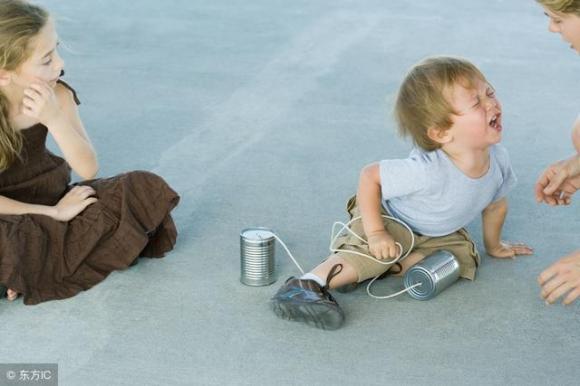 4 điều bố mẹ có thể làm giúp bé trải qua giai đoạn khủng hoảng, 2 - 3 tuổi trẻ sẽ trải qua giai đoạn khủng hoảng, chăm con