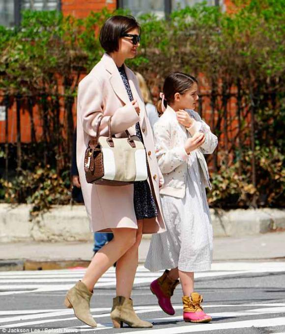 bé Suri Cruise,thời trang của Suri Cruise, suri dịu dàng