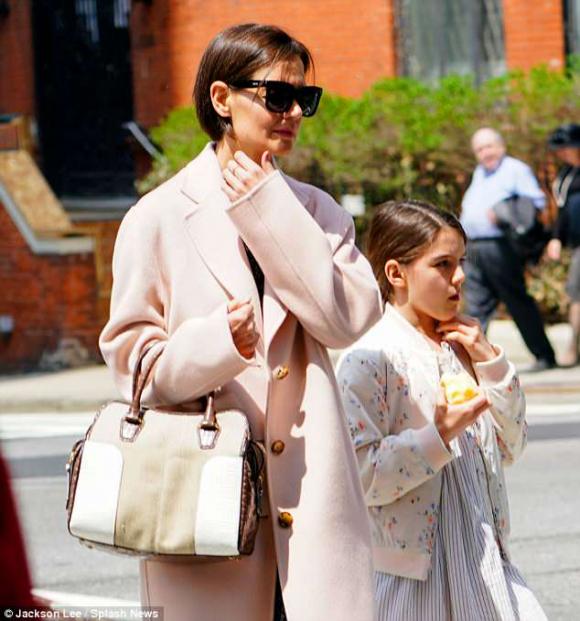 bé Suri Cruise,thời trang của Suri Cruise, suri dịu dàng