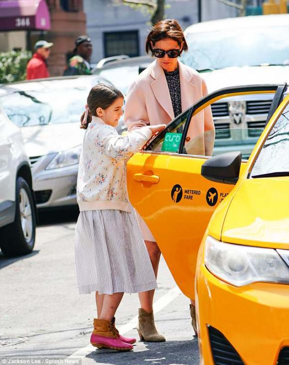 bé Suri Cruise,thời trang của Suri Cruise, suri dịu dàng