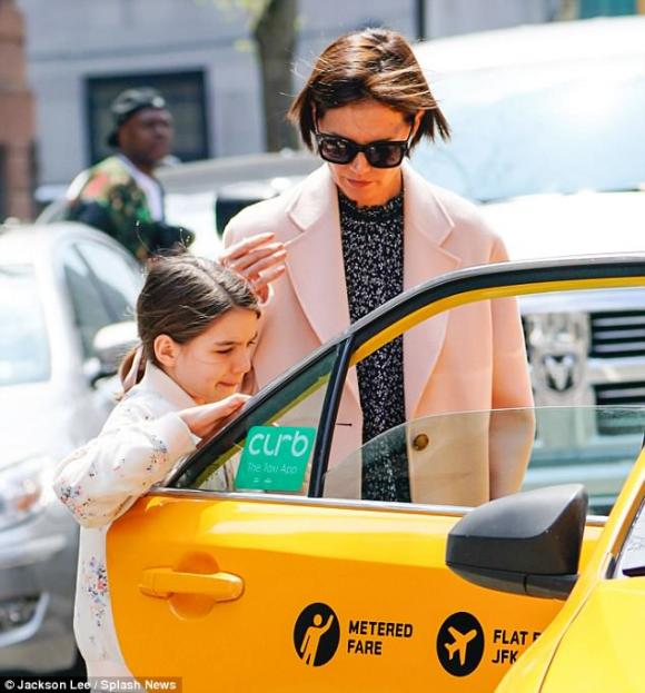 bé Suri Cruise,thời trang của Suri Cruise, suri dịu dàng